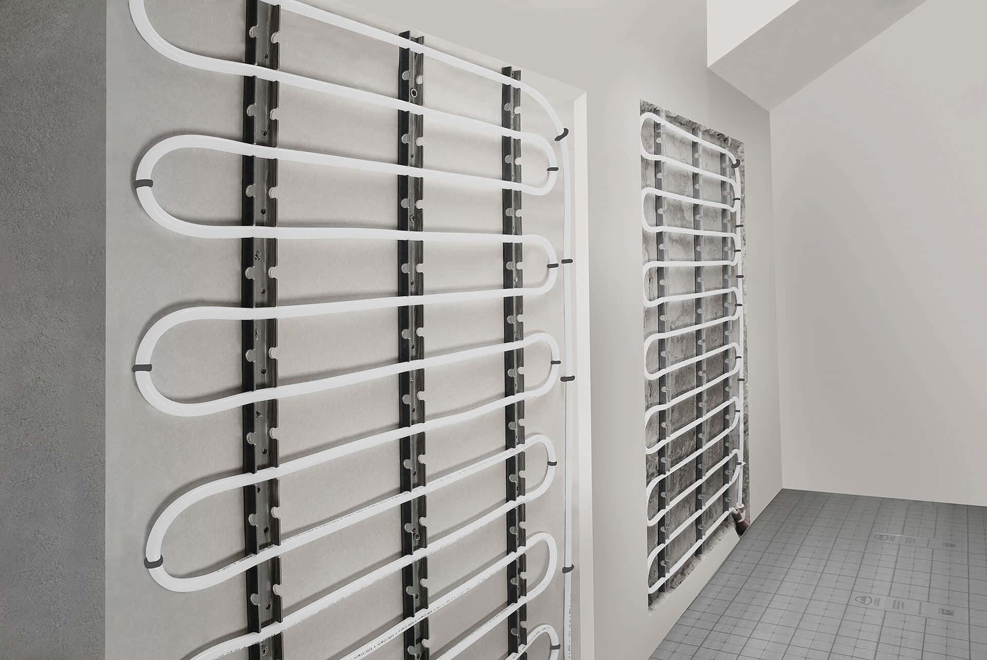 KAN-therm - Rail system - Installation step 6 - Fastening of pipes in mouldings